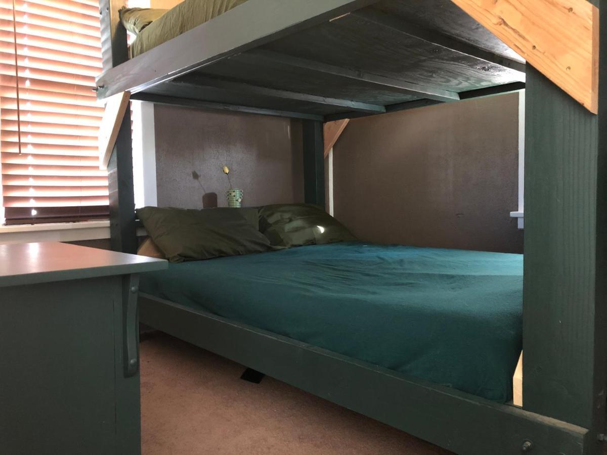 Lava Flow Hostel Грантс Екстериор снимка