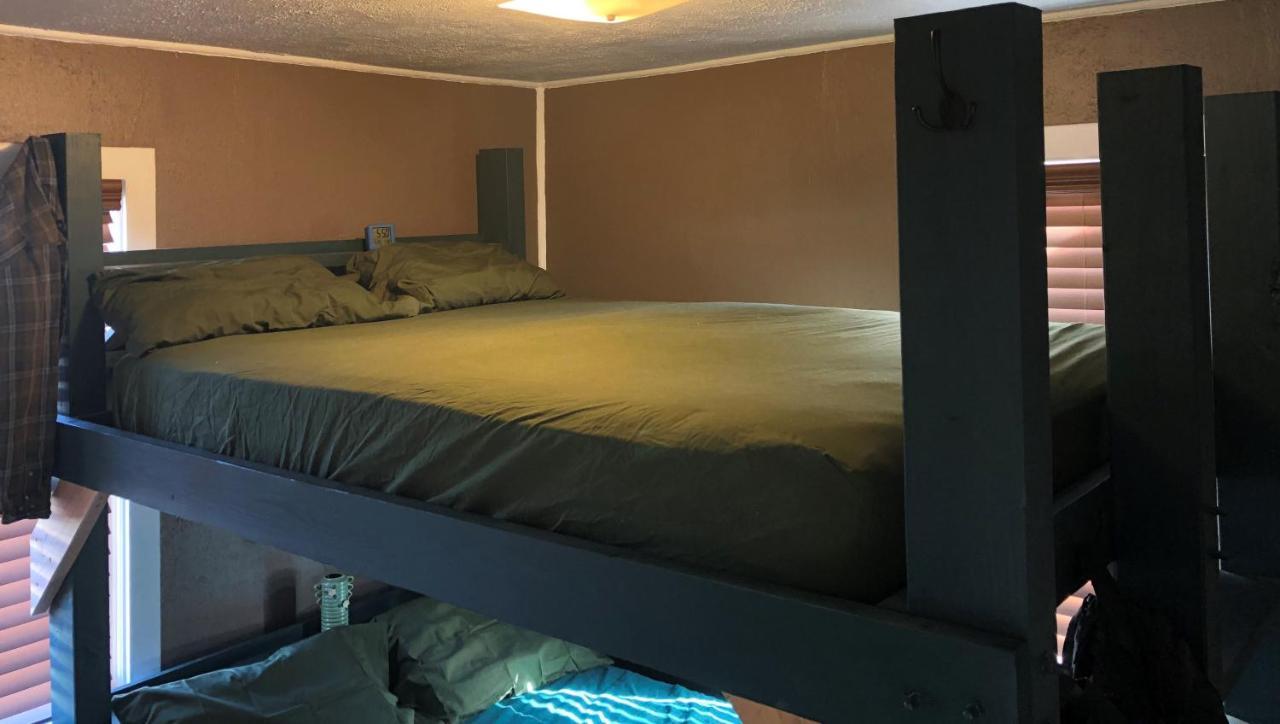 Lava Flow Hostel Грантс Екстериор снимка
